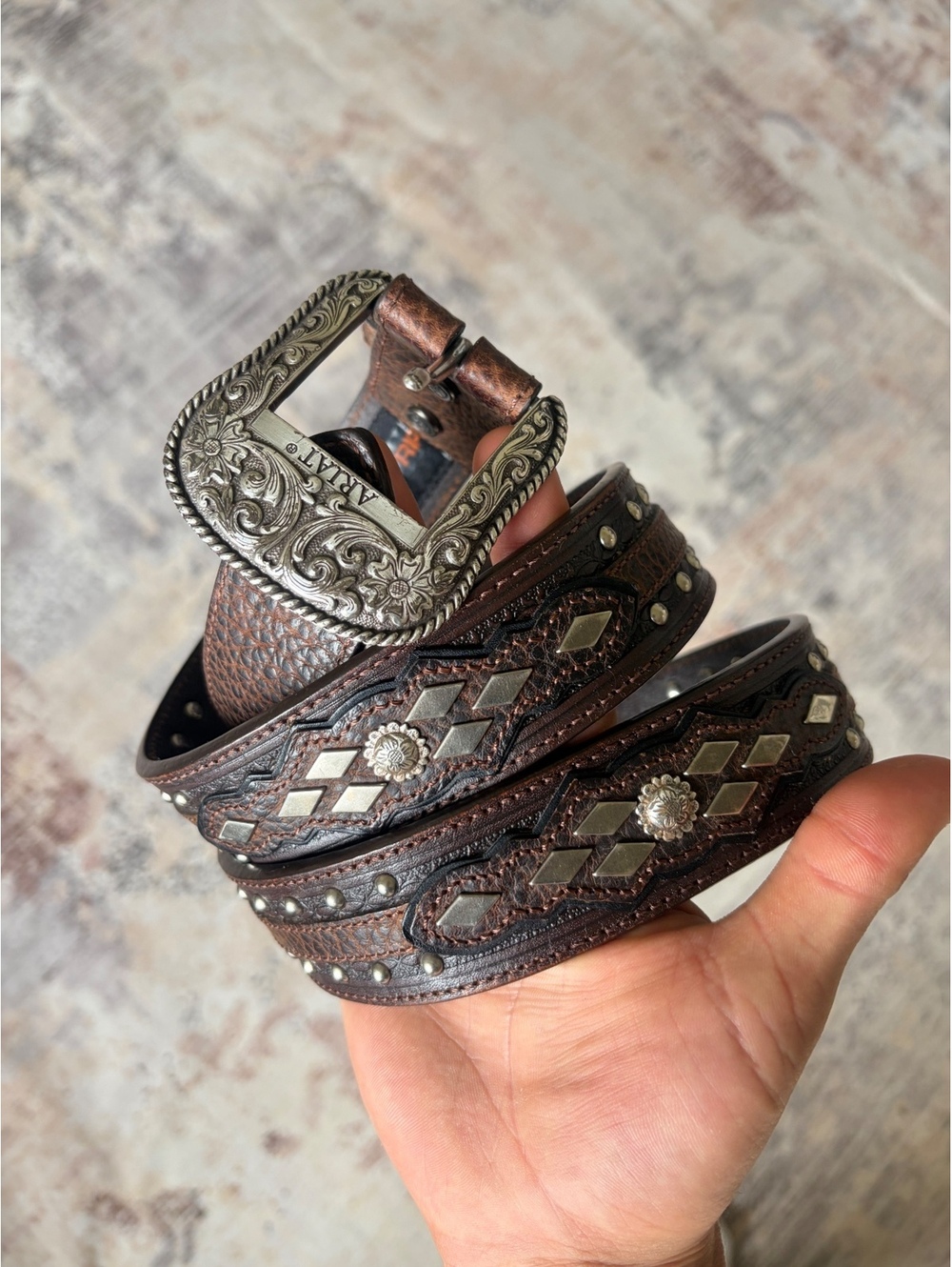 Ariat belt size 40/100 grain leather metal western details